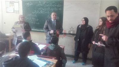 وكيل تعليم الدقهلية يتفقد امتحانات الإعدادية بمدارس غرب المنصورة