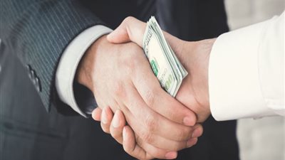 ضبط مسئول كبير بالآثار لتقاضيه رشوة في أسيوط