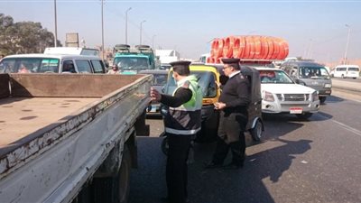 ضبط 37 سائقا يقودون تحت تأثير المواد المخدرة و6 سيارات مخالفة الإعفاء الجمركي