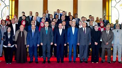 متحدث الرئاسة: السيسي يكلف بإنشاء مجمع نموذجي مميكن بالوادي الجديد.. وتقنين التعديات على أراضي الدولة.. دراسة التوسع في محطات توليد الطاقة.. تعزيز التنسيق بين المحافظة والوزارات المعنية