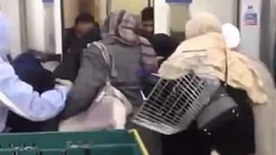 تدافع المتسوقين بمتجر «تيسكو» على منتج مخفض ثمنه (فيديو وصور)