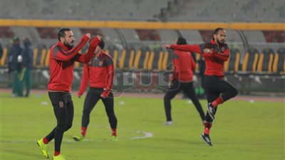 إحماء لاعبي الأهلي قبل مواجهة فيتا كلوب بدوري الأبطال (صور)