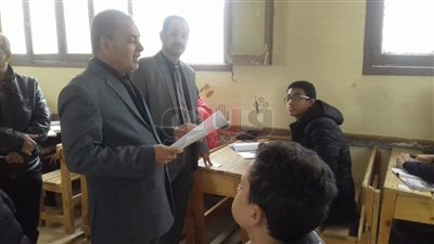 1754 طالبا يؤدون امتحان «الأوبن بوك» بالوادي الجديد (صور)