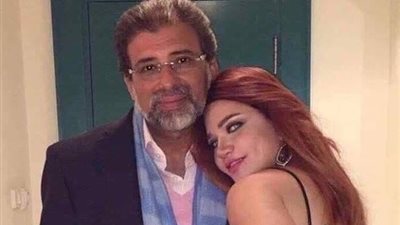 أول رد من خالد يوسف على صورته مع ياسمين الخطيب