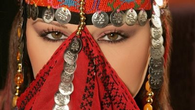 أسلوب الإغراء عند نساء الصحراء