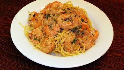 مكرونة بالجمبري والكاري من مطبخ منال العالم