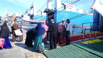 انطلاق أولى رحلات العمرة بميناء سفاجا (صور)