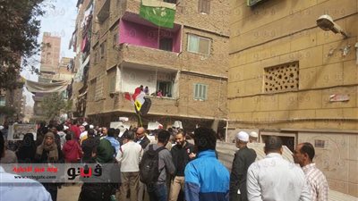 بالصور.. تجمع عناصر الإرهابية أمام مسجد إمبابى بالمعادى