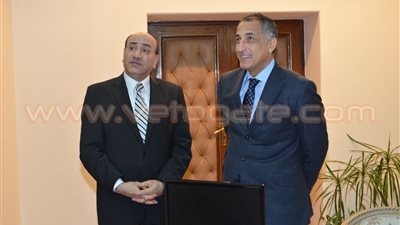 بالصور.. محافظ البنك المركزي يلتقي هشام جنينة بمقر «المحاسبات»