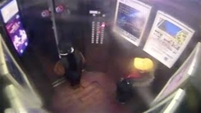 لقطات مذهلة لرد فعل طفلين هادئين بعد تعطل المصعد (فيديو)