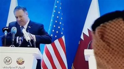 بومبيو يحرج وزير الخارجية القطري في مؤتمر الدوحة (فيديو)