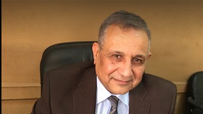 مجازاة كبير معلمي مدرسة ثانوي بسبب التوقيع لزملائه بدفتر الحضور والانصراف