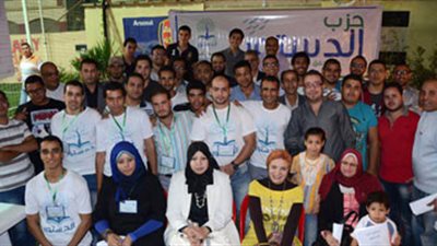 أعضاء «الدستور» يبدءون التصويت على انتخاب رئيس الحزب