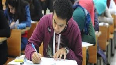 أولياء أمور وطلاب أولى ثانوي يشتكون من صعوبة امتحان الأحياء