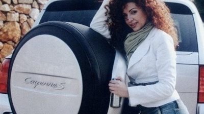 بالصور.. سيارات «ملكة المسرح» ميريام فارس