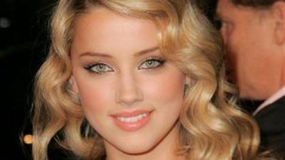 الممثلة «أمبر هيرد» تواجه عقوبة السجن 10 سنوات بتهمة تهريب الكلاب