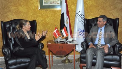 بالصور.. الجيوشي يبحث مع سفيرة الدنمارك فرص التعاون في مجالات النقل