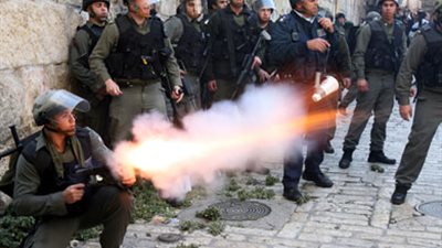 قوات الاحتلال تصيب طفلاً فلسطينيًا بجراح خطرة جنوب قطاع غزة