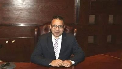 خبير يحدد مزايا وفوائد طرح شركات قناة السويس وقطاع الأعمال بالبورصة