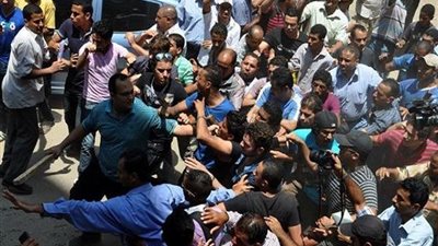 اشتباكات بالأسلحة البيضاء أمام محطة مترو سعد زغلول