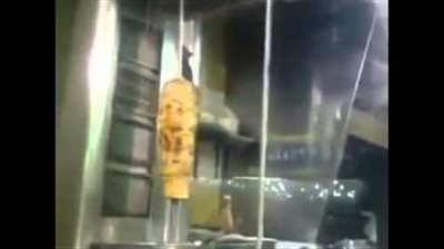 بالفيديو.. فأر يأكل الـ 