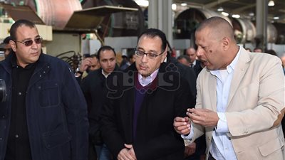 رئيس الوزراء يتفقد معدلات التنفيذ بالروبيكي.. يظهر العين الحمراء للمسئولين بسبب تأخر التسليم.. مدبولي: المشروع ينتهى بالكامل بعد 3 أشهر و«لو محصلش كله هيمشي».. و«اسألوا عنى باعمل إيه في