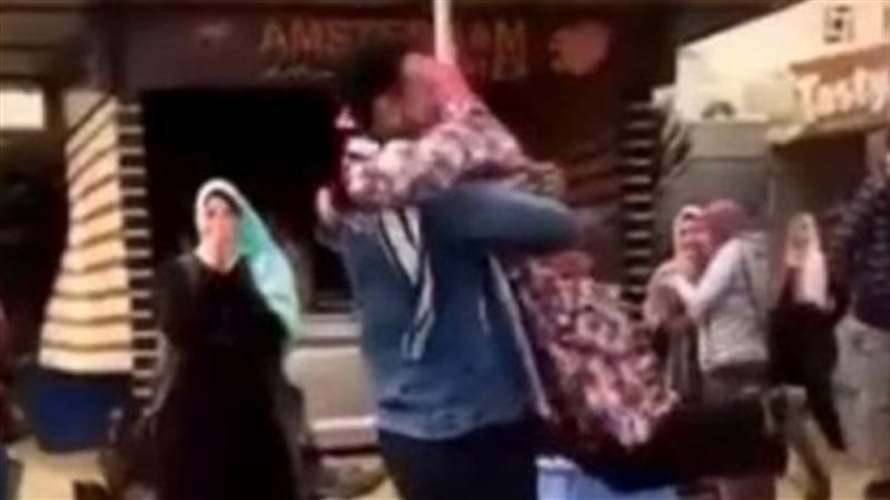صاحبه فيديو الحضن