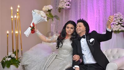 فرح عبد السلام.. طبل ورقص ومغنى على كل لون (فيديو وصور)