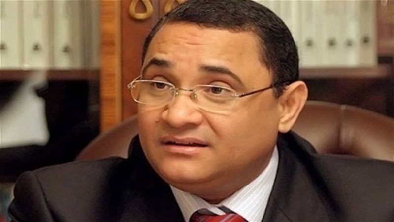 الكاتب الصحفى عبد