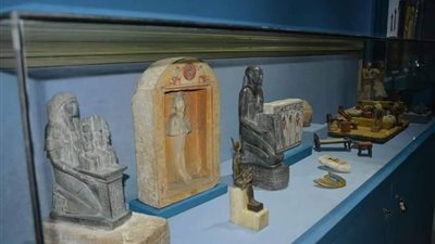 بالصور.. 39 قطعة أثرية في متحف مطار القاهرة