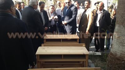 بالصور.. القوات المسلحة تمنح مدارس الفيوم مقاعد دراسية