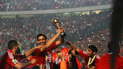 بالفيديووالصور.. لاعبو الأهلي يحتفلون بالكونفيدرالية مع الألتراس