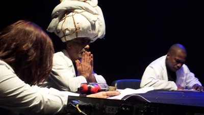 «المجنون» دعوة للمحبة والسلام ضمن عروض المهرجان العربي (صور)