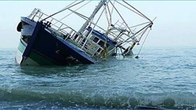 استمرار توقف حركة الملاحة البحرية بميناء البرلس لسوء الأحوال الجوية