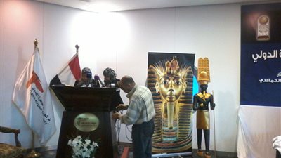 بالصور..«الدماطي»: متحف مطار القاهرة وسيلة ترويجية لآثار مصر