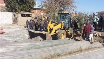 استعادة 415 مترا من أملاك الدولة بالشرقية خلال حملات إزالة التعديات (صور)