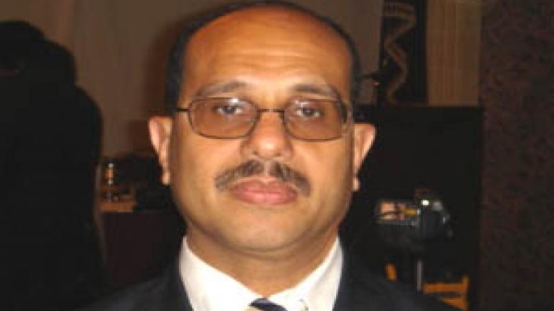  المحامى والناشط