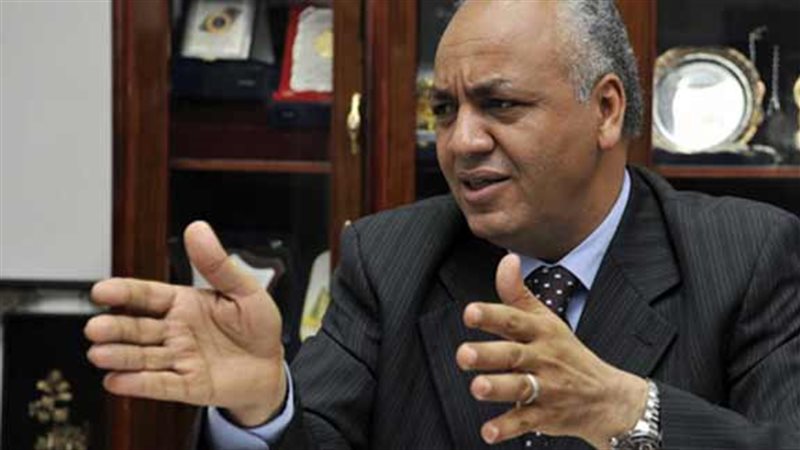  الكاتب الصحفي مصطفى