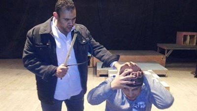 فرقة أبو كبير المسرحية تدافع عن الأزهر في 