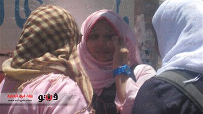 بالفيديو والصور.. دموع طالبات مدرسة الغردقة الثانوية من امتحان 