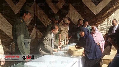 بالصور.. الجيش يوزع 30 ألف كرتونة مواد غذائية بالفيوم