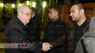 بالصوروالفيديو.. بدء عزاء محمد رمضان بمسجد عمر مكرم