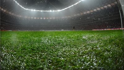 شكوى أوروجواي وإسبانيا من سوء أرضية ملاعب التدريب في البرازيل