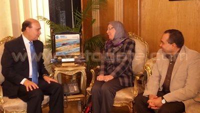 بالصور.. وزيرة القوى العاملة تشاهد فيلما تسجيليا عن قناة السويس