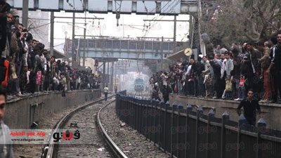 بالصور.. توقف حركة المترو من محطة المرج إلى المطرية بسبب سقوط الشبكة الهوائية