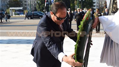 بالصور.. «السيسي» يضع أكاليل الزهور على النصب التذكاري للجندي المجهول بأثينا