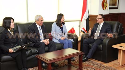 وزير الاتصالات يلتقى وفد مؤسسة تاس بارك لإنشاء المناطق التكنولوجية