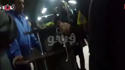 بالفيديو.. أم تعنف أمن المترو بسبب احتجاز ابنها بقطار معطل بالأنفاق