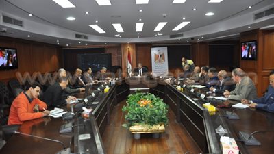 بالصور.. وزير الرياضة يستعرض الملاعب الجاهزة لعودة الجماهير