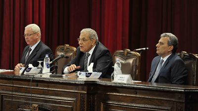 «محلب» لـ«طلاب جامعة القاهرة»: عجز الموازنة سبب زيادة البطالة.. الحكومة تقدم استقالتها بعد انتخاب البرلمان..لن نسمح ببناء سد يضر بمصالحنا..إعادة فتح محطة مترو «السادات» ق